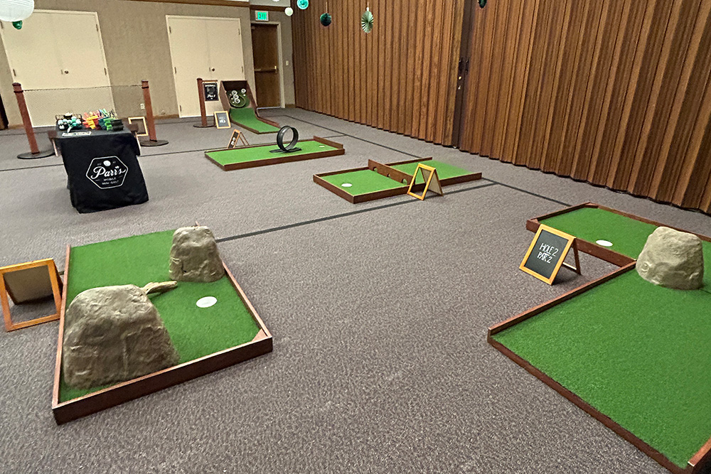indoor mini golf
